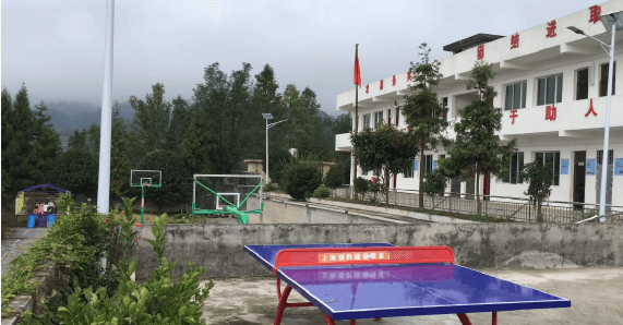 上海金年会实业有限公司支援西部贫困地区学校的修建